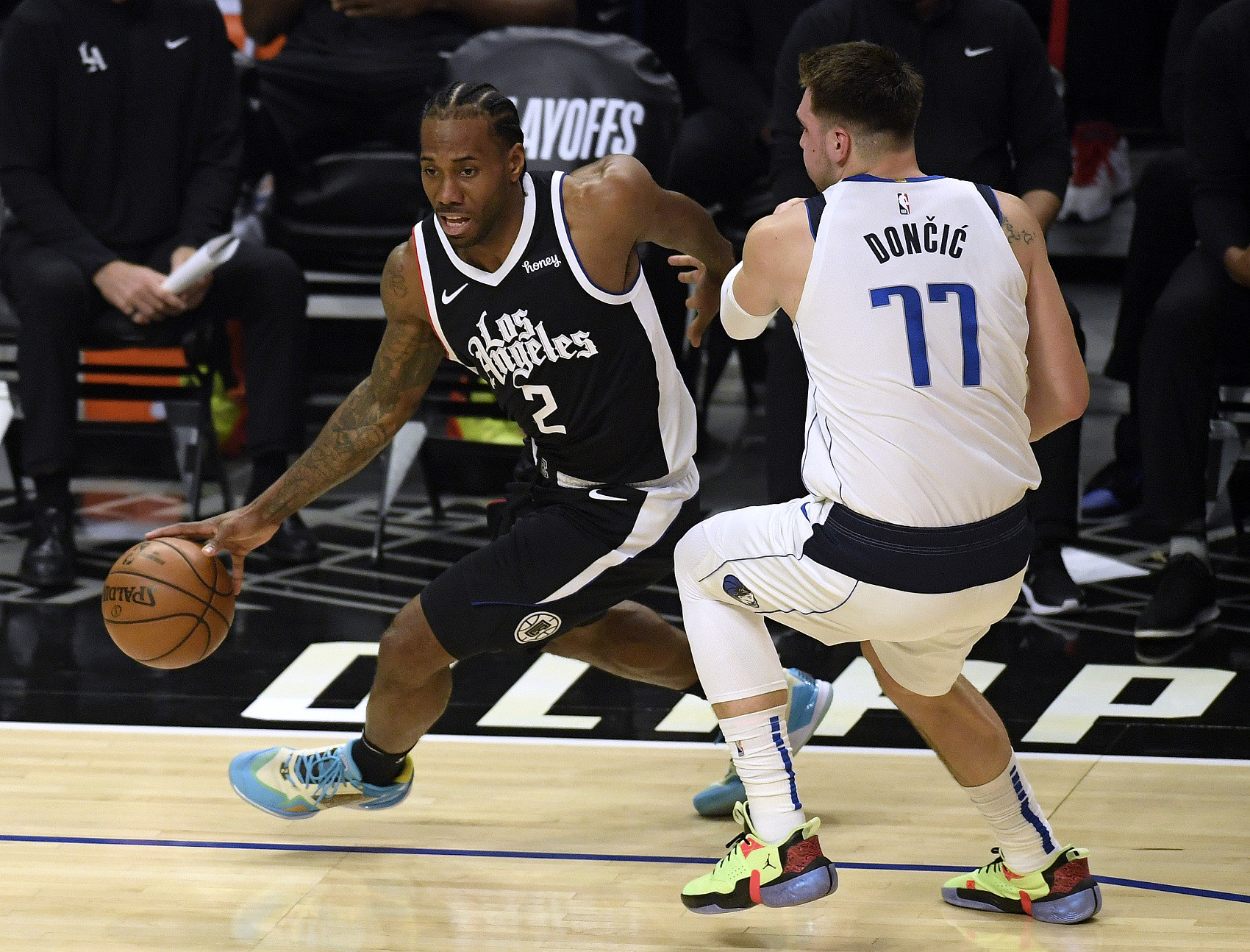 Kawhi Leonard shocks the Clippers after murders Maxi Kleber with monster  dunk 
