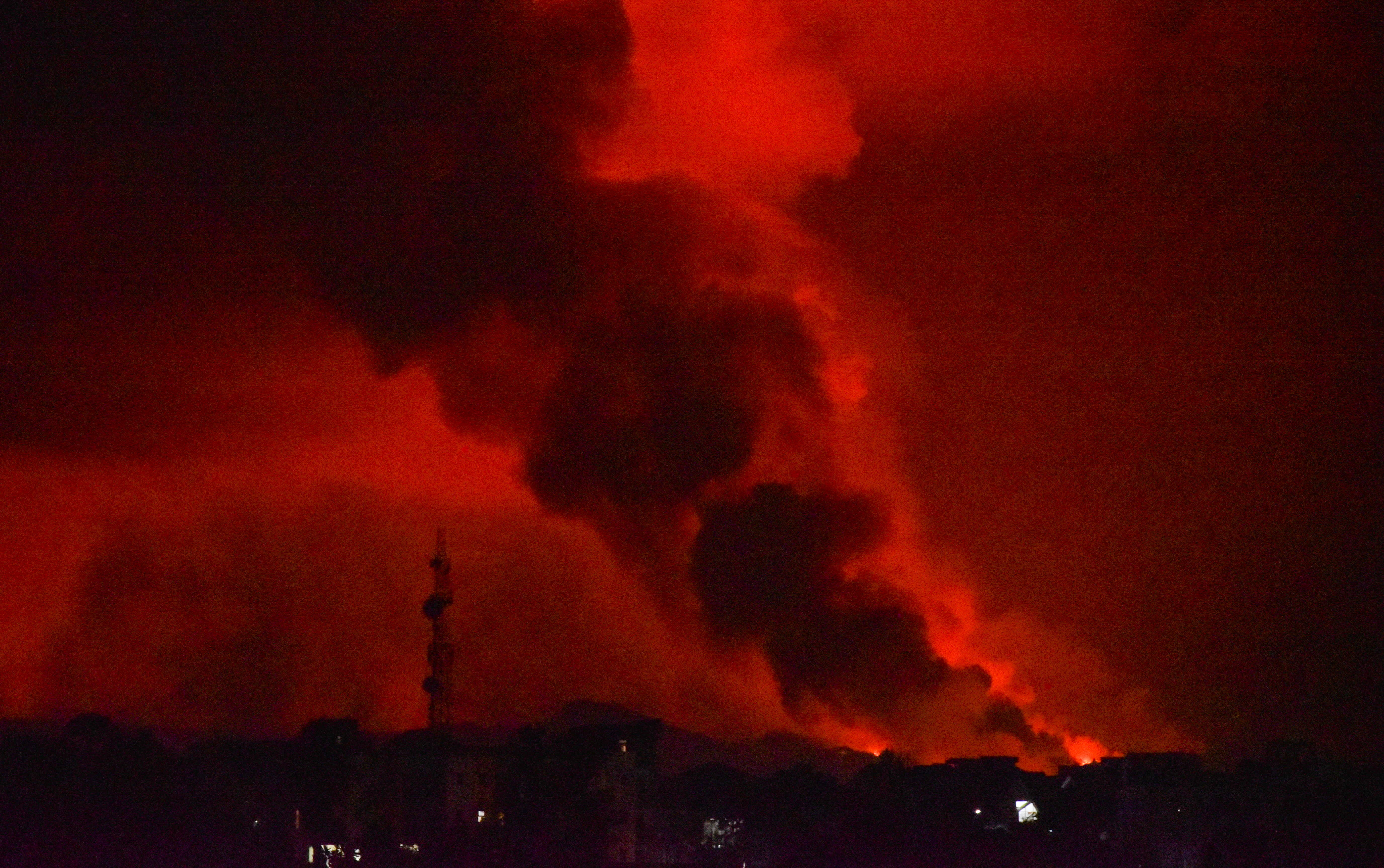 ▲▼ 剛果共和國尼拉貢戈火山（Mount Nyiragongo）爆發。（圖／路透）