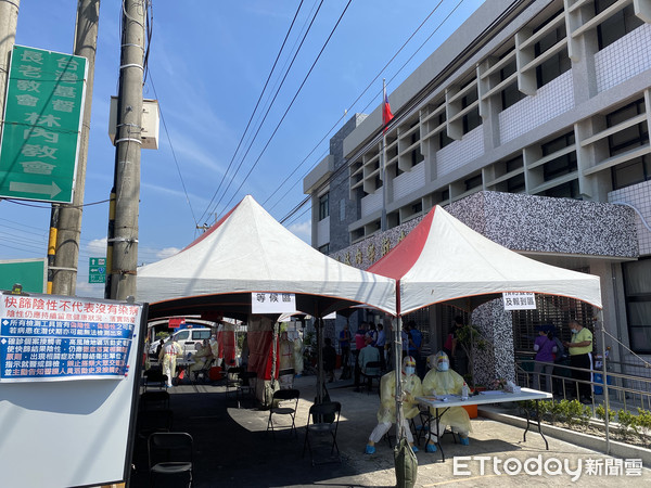 ▲雲林縣政府因應新冠肺炎疫情嚴峻，為分流社區採檢業務今日於林內鄉衛生所啟動機動式COVID-19社區篩檢站。（圖／記者蔡佩旻翻攝）