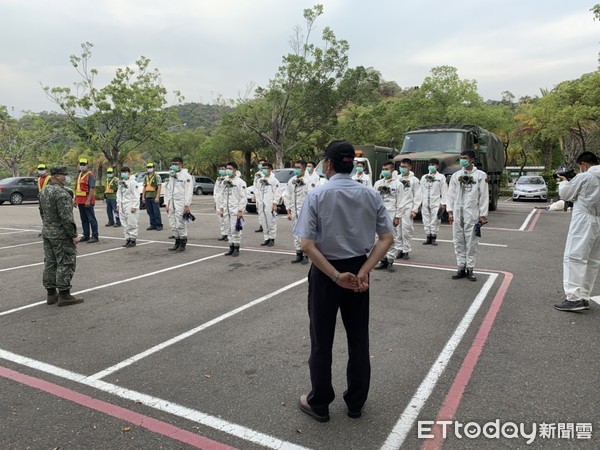 ▲▼中市環保局與國軍化學兵群到朝陽科大消毒。（圖／台中市政府提供）