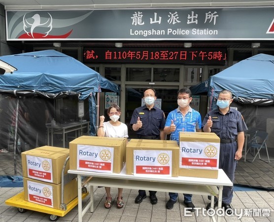 ▲關懷防疫前線萬華基層警消　郭昭巖攜手扶輪社暖心送餐。（圖／郭昭巖議員辦公室提供）