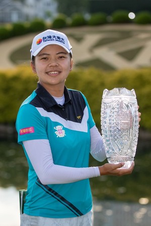 ▲台灣大哥大贊助的高球女將徐薇淩以能所不能的精神，成功於美國女子職業高爾夫巡迴賽（LPGA）純絲錦標賽摘下冠軍。（圖／台灣大提供）