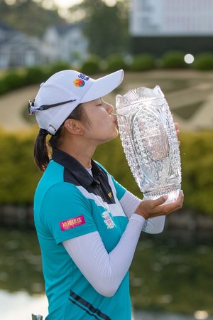 ▲台灣大哥大贊助的高球女將徐薇淩以能所不能的精神，成功於美國女子職業高爾夫巡迴賽（LPGA）純絲錦標賽摘下冠軍。（圖／台灣大提供）