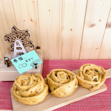 ▲樂福素包ㄚ長期支持公益，除了送免費餐點到醫院，還有弱勢弱勢家庭待用餐等。（圖／翻攝自樂福素包ㄚ官網）