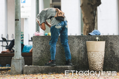 禁雇主仲介保管勞工護照身分證　政院修正就服法：違者重罰廢許可