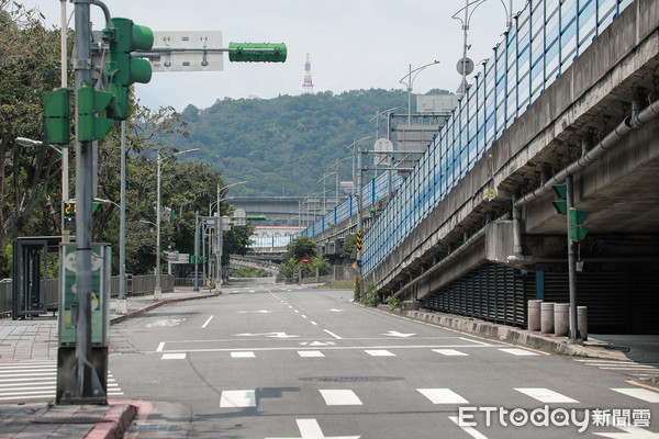 ▲▼防疫,空城,自主管理,在家工作,分流辦公,路上無車。（圖／記者周宸亘攝）