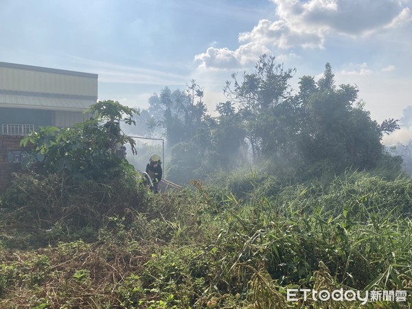 ▲台南市本周仍發生數起工廠火警及雜草火警，讓消防人員疲於奔命，引發嚴重的空氣污染，耗費大量寶貴水資源。（圖／記者林悅翻攝，下同）