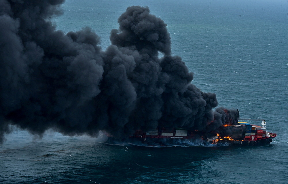 ▲▼斯里蘭卡可倫坡海岸附近一艘「X-Press Pearl」失火。（圖／路透）