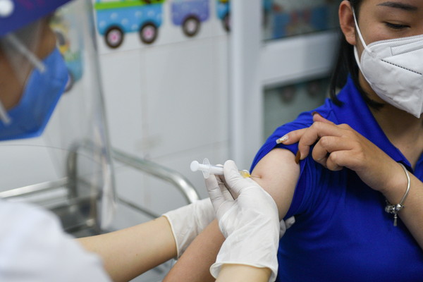 ▲▼ 越南民眾接種疫苗。（圖／路透）