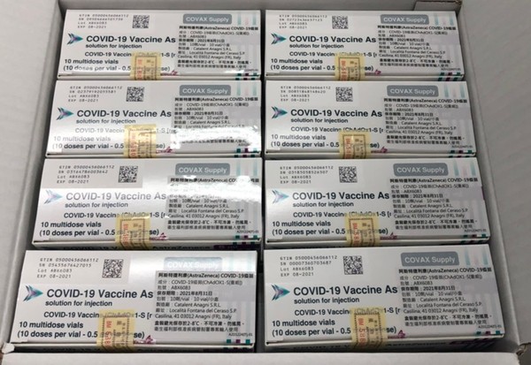 ▲▼食品藥物管理署完成COVAX輸入第二批AZ疫苗檢驗 並核發封緘證明書。（圖／食品藥物管理署提供）