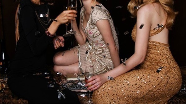 ▲小姐在包廂與客人進行脫衣骰子遊戲。（圖／示意圖，無關本案／取自免費圖庫pixabay）