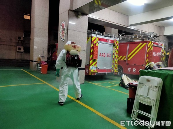 ▲▼快訊／全國首例！台北市2消防員確診　2分隊緊急消毒、在家隔離。（圖／記者游宗樺翻攝）