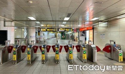 插隊大媽捷運站「卡疊卡」硬擠　網見1狀況曝：你被蹭車票