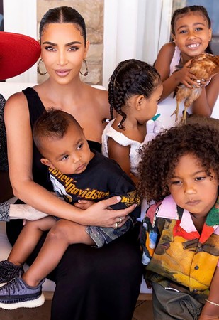 ▲▼金卡戴珊（Kim Kardashian）自爆和4個小孩都確診新冠肺炎。（圖／翻攝自IG）