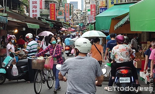 市場買龍眼　秤重後貴20元！網見「招牌2字詐騙」超怒：不只一攤 | ET