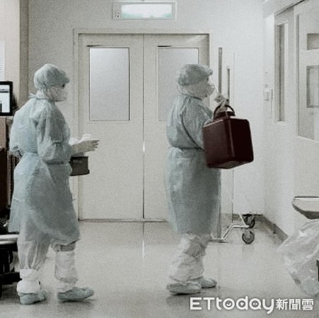 護理師太累了！她一做「4件事就爆哭」　發3張硬撐照：看不到盡頭。（圖／林婷護理師授權提供）