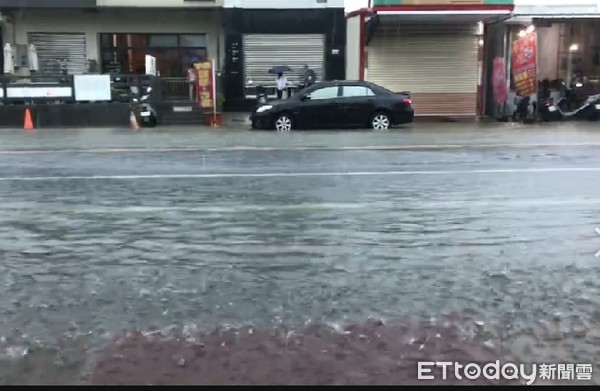 ▲布袋豪大雨。（圖／記者翁伊森翻攝）