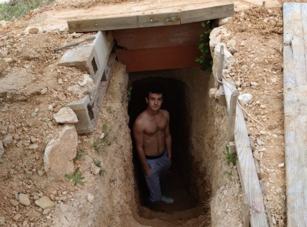 ▲▼西班牙少年挖洞6年建成地下堡壘。（圖／翻攝自推特／@andresiko_16）