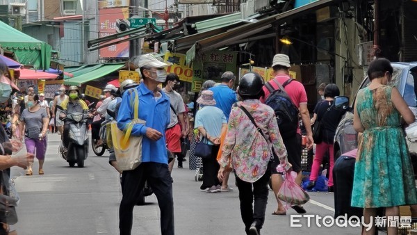 ▲▼新北板橋福德市場人潮稀少（圖／記者呂佳賢攝）