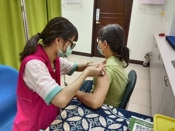 ▲桃園衛生局呼籲醫事人員，踴躍接種公費疫苗