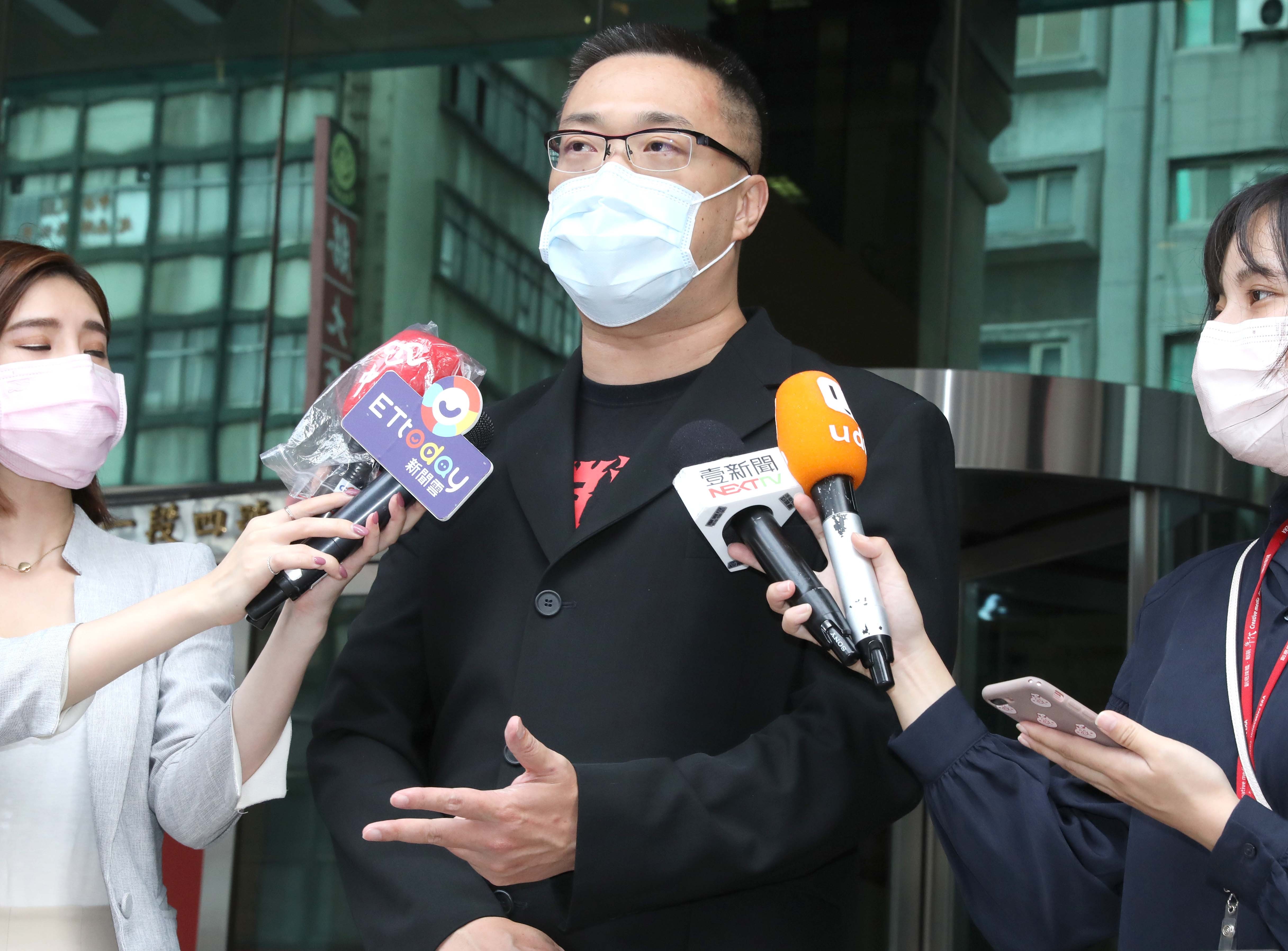 ▲▼朱學恒談抖內送花堵訪。(圖/記者屠惠剛攝) ▲▼朱學恒談抖內送花堵訪。(圖/記者屠惠剛攝)