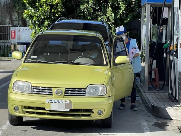 ▲▼宜蘭衛生局表示，一人開車搖下車窗加油時無罩　最高罰1.5萬元。（圖／擷取自臉書《宜蘭知識＋》，下同）