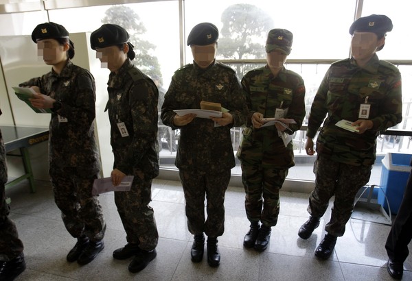 ▲▼南韓軍隊內，女兵遭性騷擾的案件頻傳。（示意圖，非當事人／達志影像／美聯社）