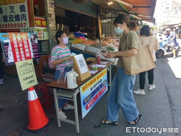 ▲▼花蓮傳統市場以身分證字號單雙尾數自主分流採買，降低群聚感染風險。（圖／花蓮縣政府提供，下同）