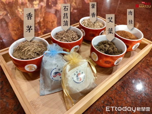 ▲「端午香包」內含香茅、石菖蒲、霍香、艾葉、肉桂等中藥。（圖／記者蔡佩旻翻攝）