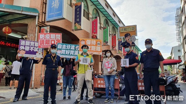 ▲台南市警四分局加強安平市場防疫稽核，並出動無人機廣播及監控市場人流與配戴口罩情形。（圖／記者林悅翻攝，下同） 