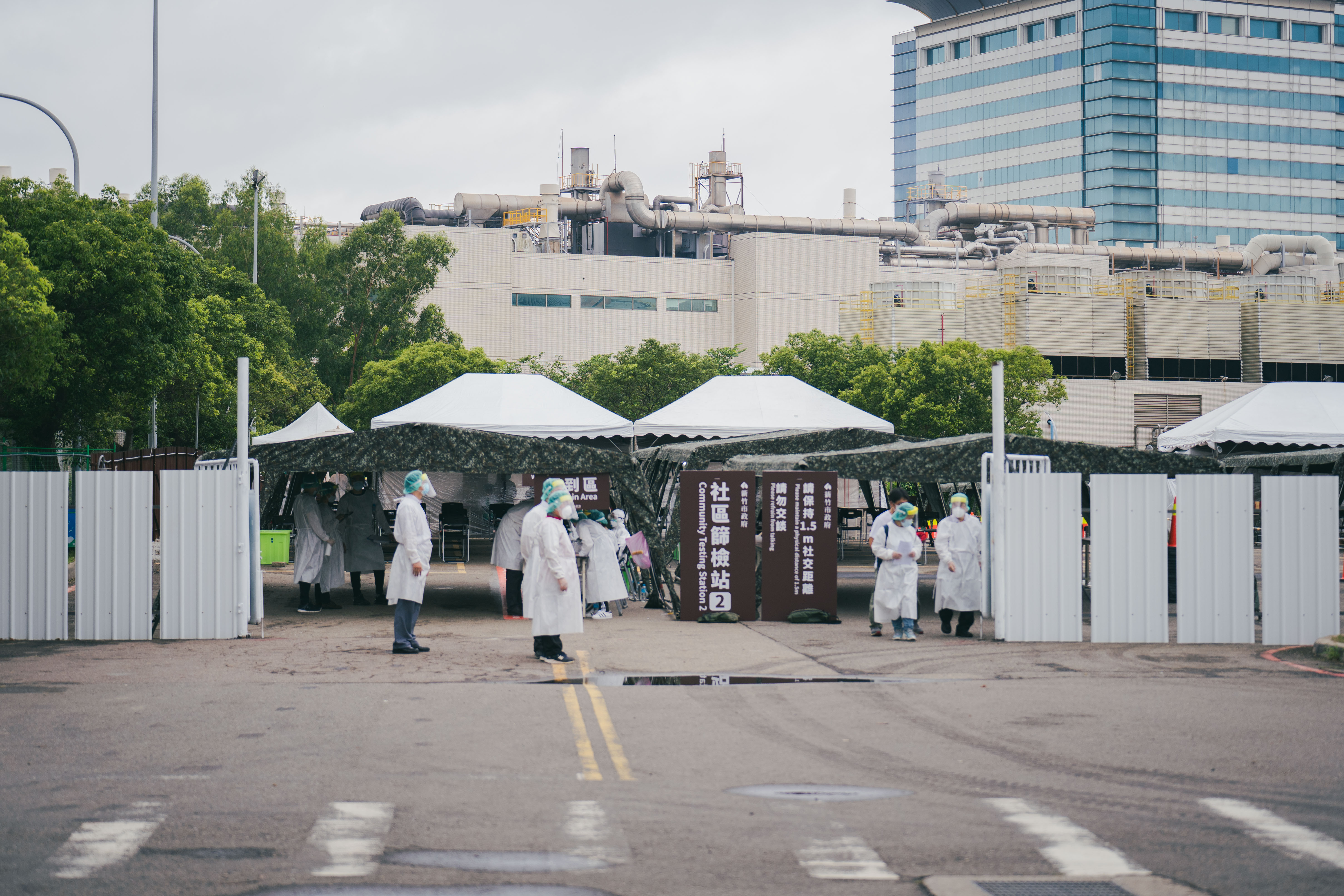 ▲700人神凝聚！竹科移工篩站一日完工　小英：守住竹科撐住苗栗。（圖／新竹市府提供）