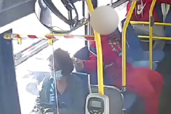 ▲▼屁孩公車上「打火機點燃」乘客頭髮。（圖／翻攝自推特／@SFPD）
