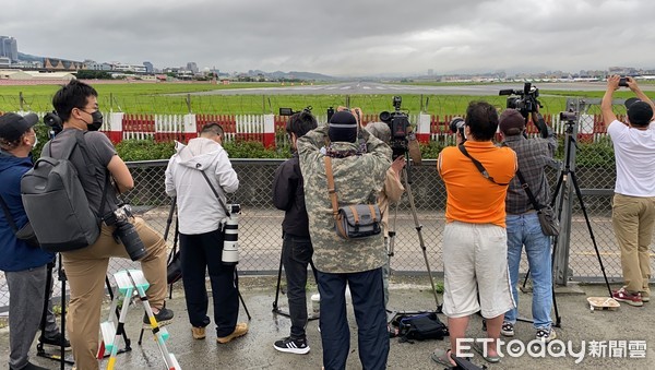 ▲▼美國聯邦參議員訪問團6日搭乘美國軍機C-17訪問台灣。（圖／記者游宗樺攝）
