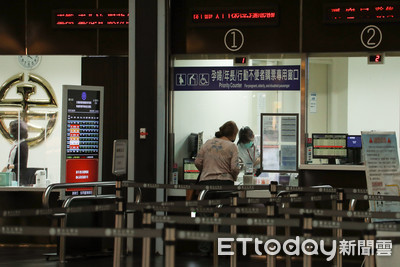 男員工「廁所擺針孔」偷拍！至少3女同事受害　台鐵：將依法處分