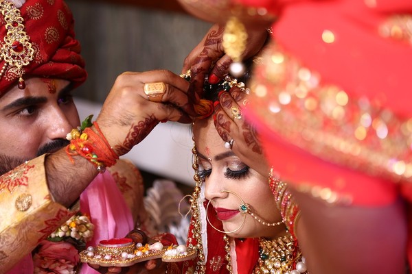 ▲印度一名男子為了勸阻女友結婚，反串新娘而被發現。（示意圖／取自免費圖pixabay） 
