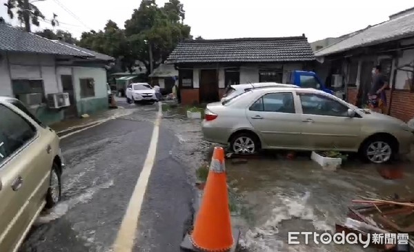 ▲▼嘉義中埔鄉山區8日因午後強降雨，排水不及造成大淹水。（圖／記者翁伊森攝）