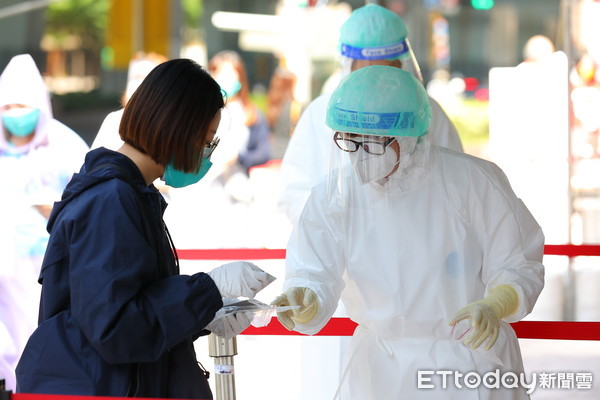 ▲▼東森集團總裁王令麟秉持員工即家人，員工健康國家健康的精神，與榮總桃園分院合作，對集團內員工進行新冠肺炎PCR全面篩檢。員工無須負擔任何費用，所有檢測費用由集團全額支出。（圖／記者湯興漢攝）