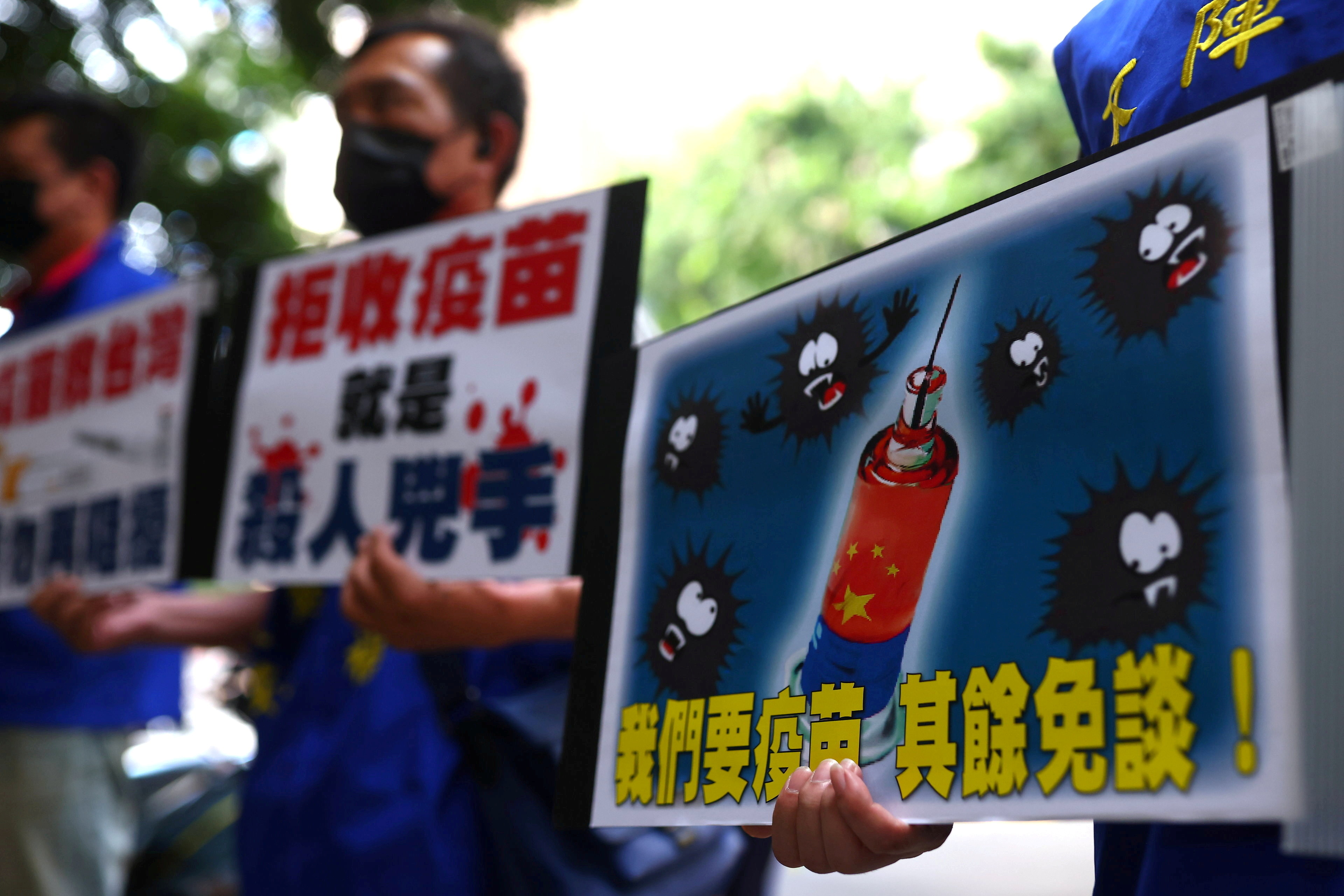 ▲▼台灣民眾抗議中國阻擋疫苗。（圖／路透）