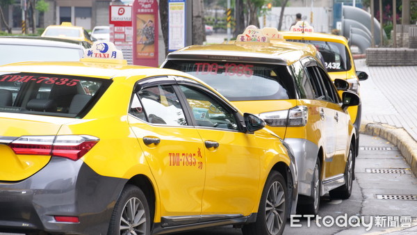 ▲新北即日起徵調計程車送包裹、送餐。（圖／交通局提供）