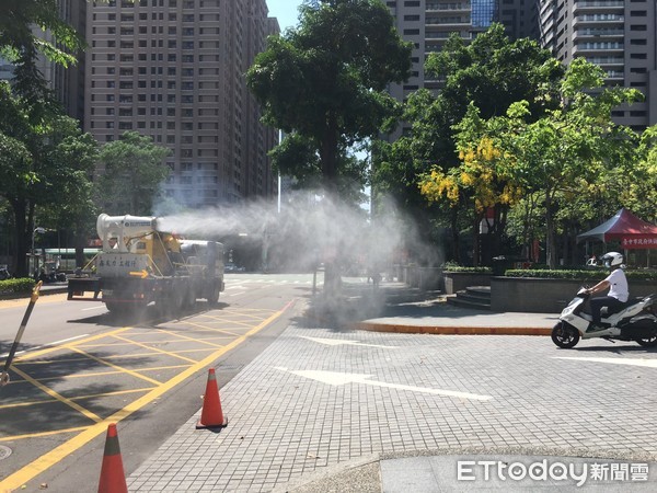 ▲▼台中新光三越櫃姐確診，盧秀燕緊急設立前進指揮所，召回近300名員工快篩。（圖／記者鄧木卿攝）