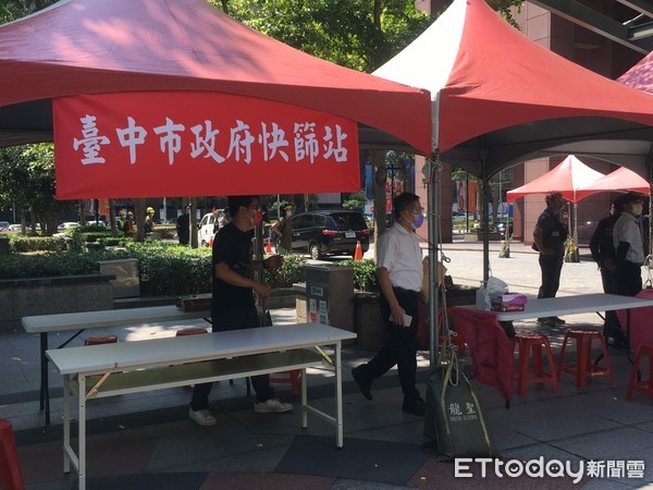 ▲▼台中新光三越櫃姐確診，盧秀燕緊急設立前進指揮所，召回近300名員工快篩。（圖／記者鄧木卿攝）