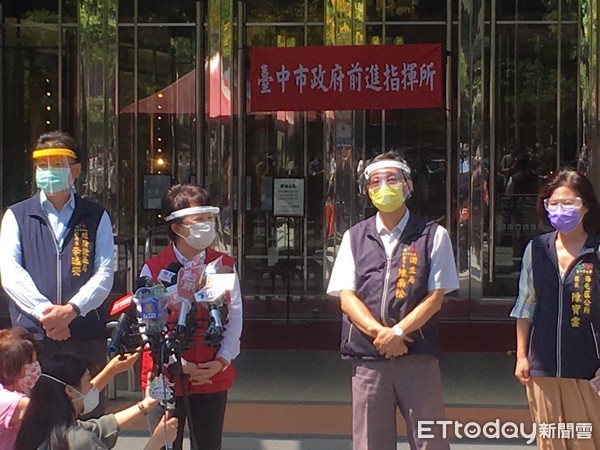 ▲▼台中新光三越櫃姐確診，盧秀燕緊急設立前進指揮所，召回近300名員工快篩。（圖／記者鄧木卿攝）