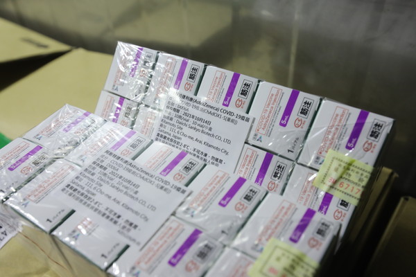 ▲高雄市於12日上午獲配9.1萬劑疫苗  。（圖／高雄衛生局提供）