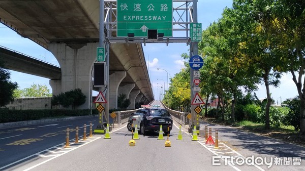 ▲台88快速道路萬丹交流道禁車輛通行             。（圖／記者陳崑福翻攝）