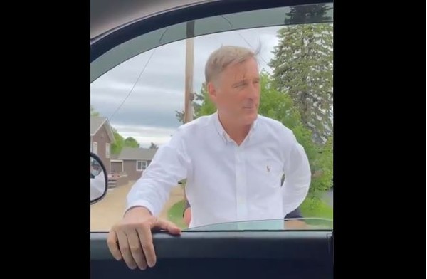 ▲加拿大人民黨黨魁貝尼耶（Maxime Bernier）被捕畫面。（圖／翻攝自推特／Maxime Bernier）