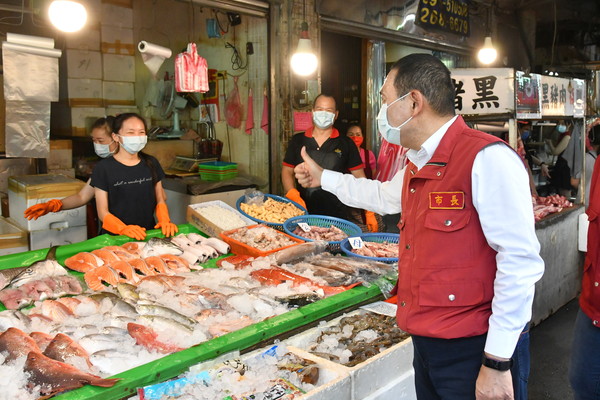 ▲▼侯友宜市長今(13)日視察樹林市場。（圖／新北市府提供）