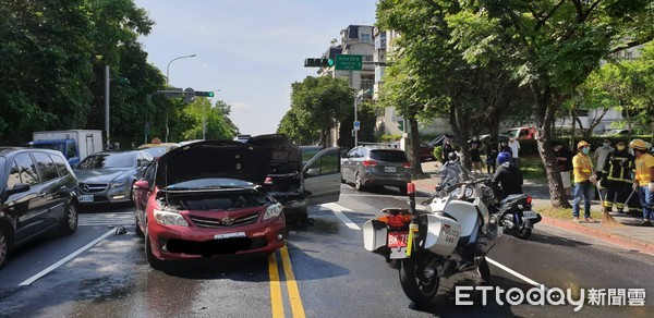 ▲▼內湖火燒車。（圖／記者黃彥傑翻攝）