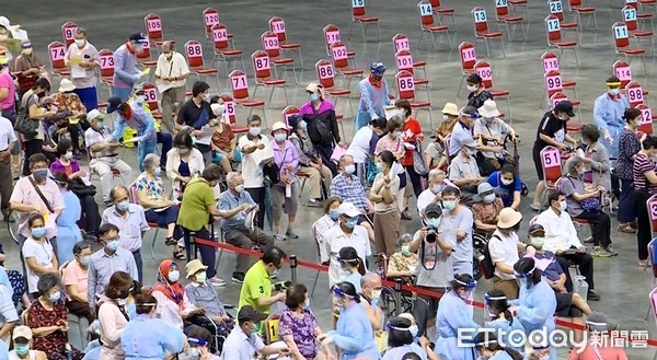 ▲▼高雄施打疫苗。（圖／記者許宥孺翻攝）