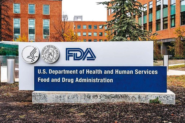 二家國產疫苗各自鎖定美國FDA、歐盟EMA或WHO取得國際認證。（翻攝自shutterstock）