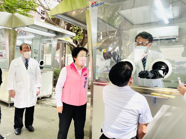 挺醫護　立委楊瓊瓔號召企業捐6醫院8座正壓檢疫亭 | ETtoday地方